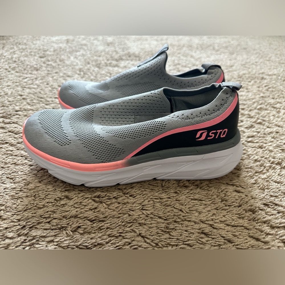 STO Women's Gray and Pink Slip-On Sneakers